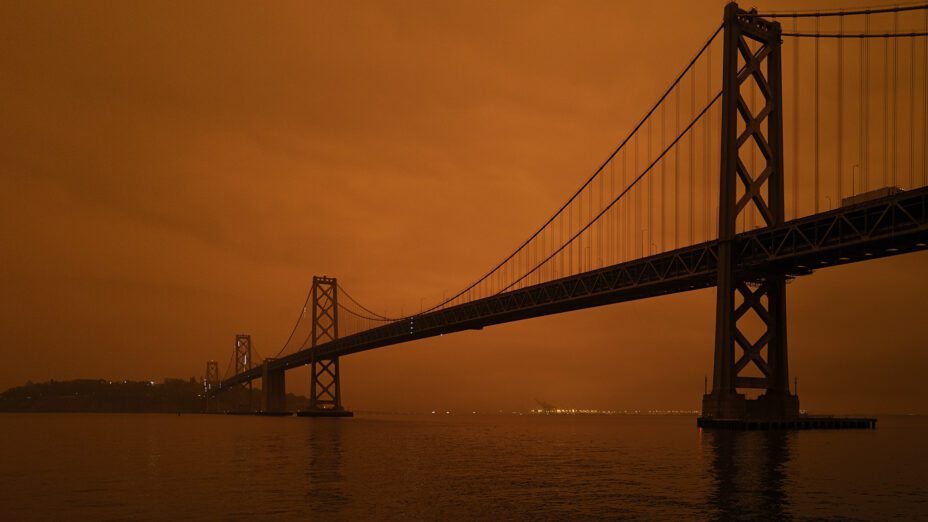 Smoke in the golden gate bridge