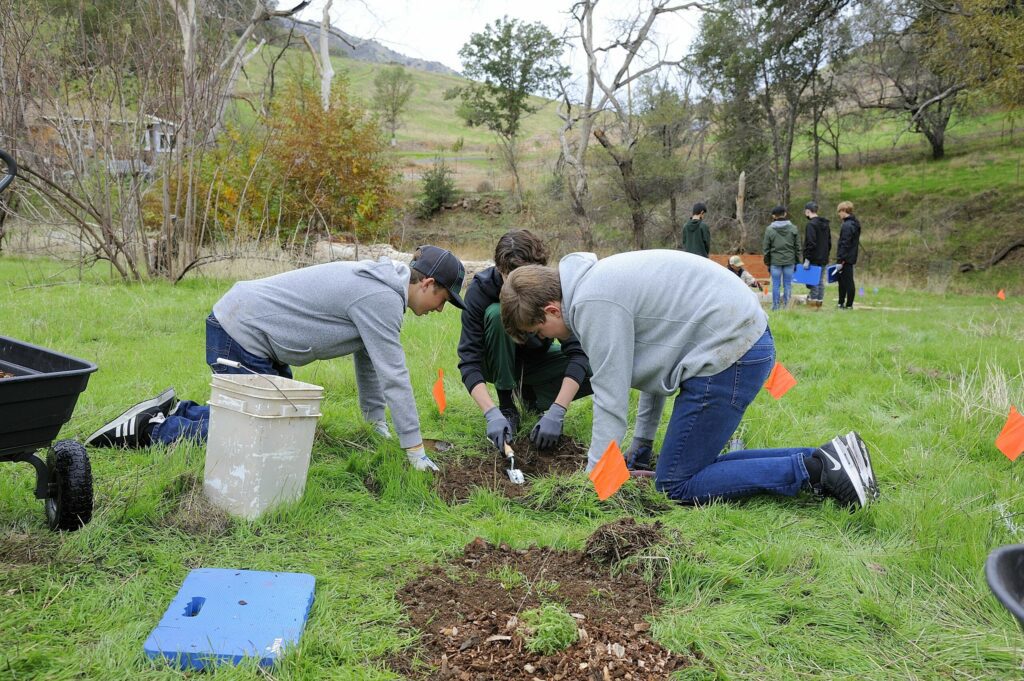 Students planting natives at Marsh Creek 4