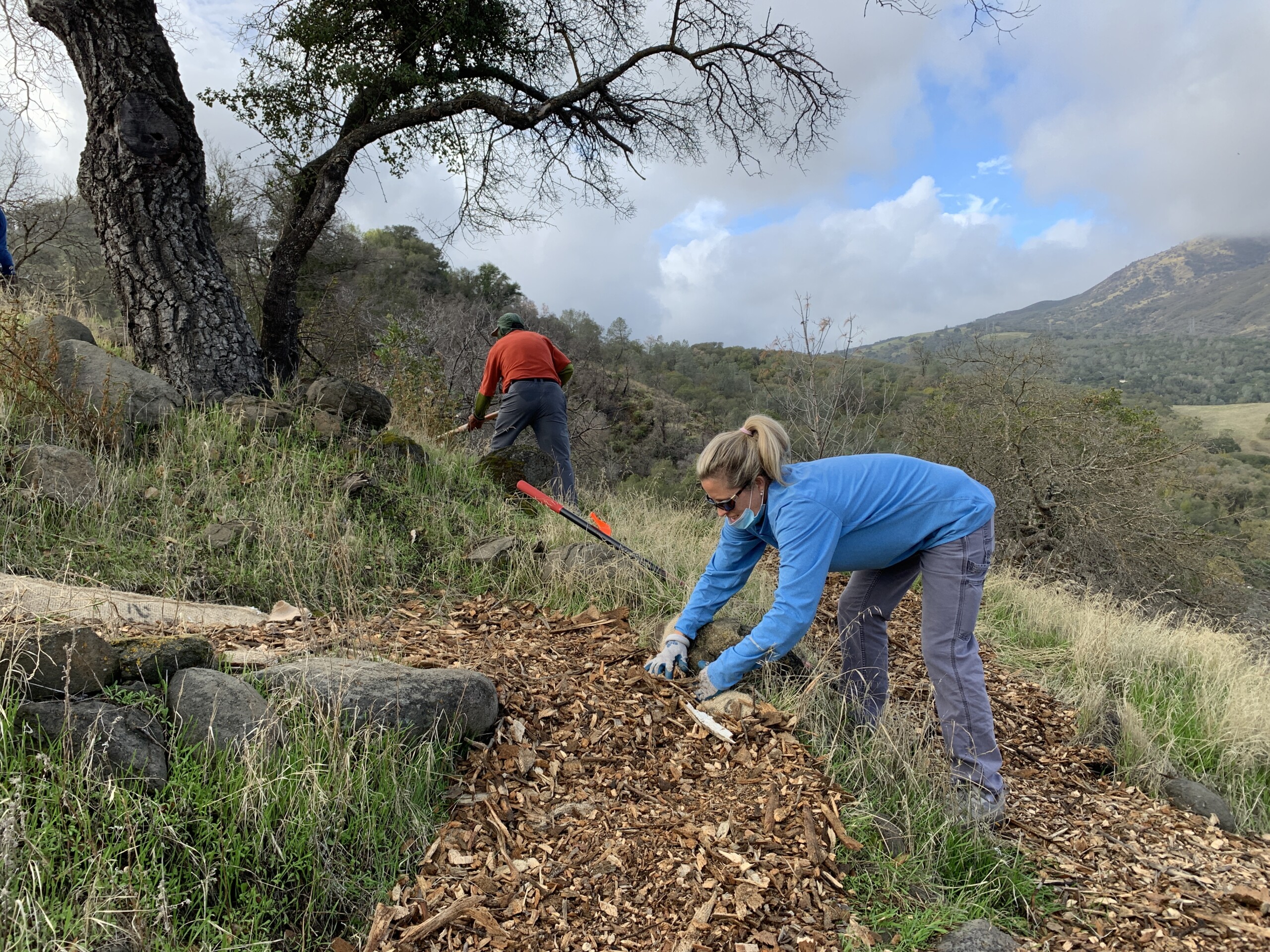 Volunteers spreading mulch at Marsh Creek 6