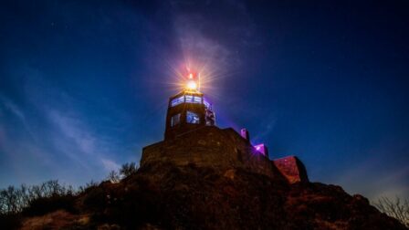 mount diablo beacon lit at night seen from below